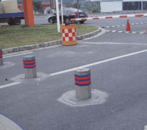 動(dòng)物園入口處升降擋車(chē)柱